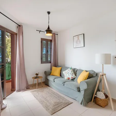 Feel The Sun In Tenerife Apartment *
